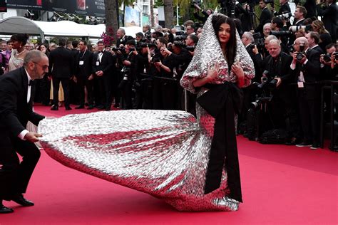 Cannes 2023 Aishwarya Rai Bachchan Steals The Show In A Glittering