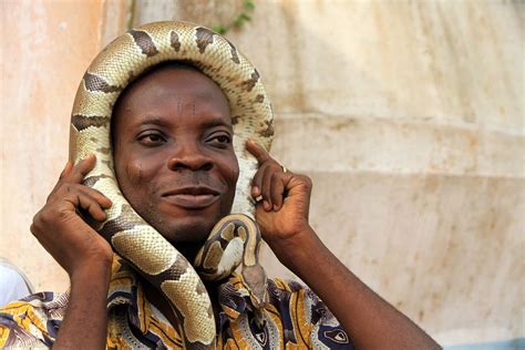 Wächter im Schlangentempel, Ouidah, Benin Foto & Bild | world, portrait, menschen Bilder auf ...