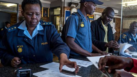 Police In South Africa Struggle To Gain Trust After Apartheid The New York Times