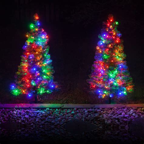 22 Best Outdoor Christmas Tree Decorations And Designs For 2017