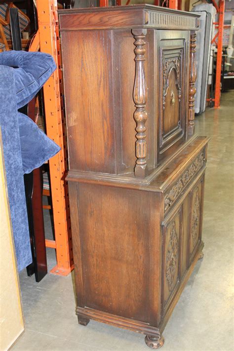 Valley oak cabinet doors has an estimated revenue of <$1m and an estimate of less <10 employees. ANTIQUE OAK CABINET BY STRATHROY FURNITURE - Big Valley ...