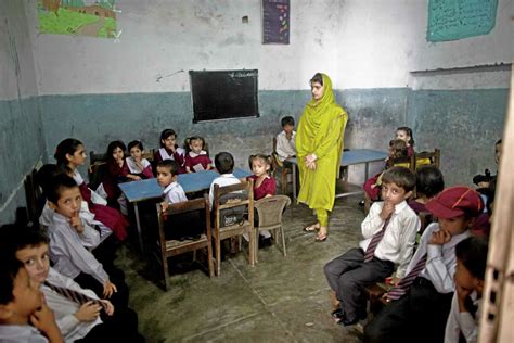 Pakistani Schoolgirl Malala Yousafzai Receives Top Human Rights Prize