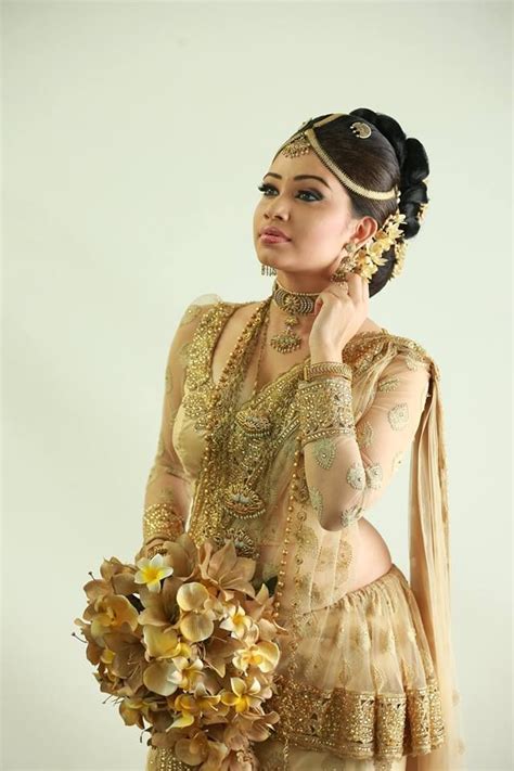 New Kandyan Wedding Saree Designs