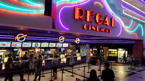 Movie Theater Regal Cinemas Rockville Center 13 Reviews And Photos