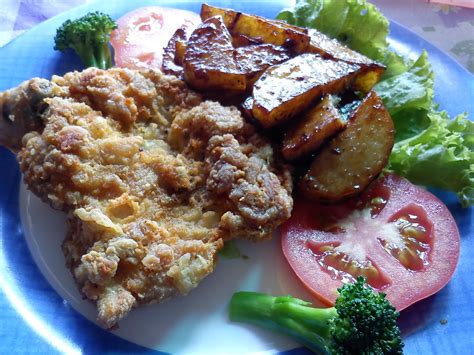 Chicken chop adalah salah satu menu barat yang diubah suai mengikut selera orang malaysia. Menu: Resepi Mudah Chicken Chop