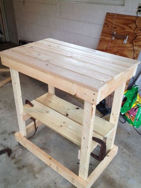 The outdoor grill prep table provides plenty of working space and additional storage on the lower shelf for grilling supplies. Grilling Table | Diy grill table, Grill table, Diy outdoor ...