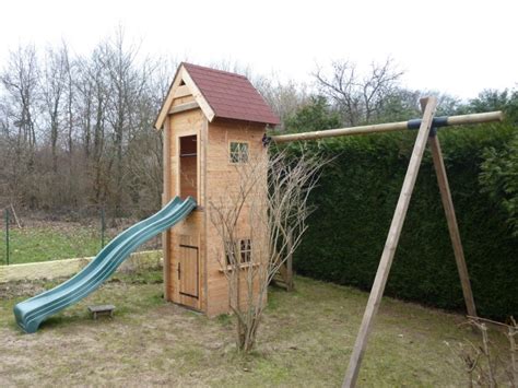 Plus de 6 références à prix mini dans notre gamme portique et toboggan de qualité. fabriquer une cabane en bois avec toboggan