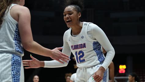 Uf Womens Basketball Florida Fights On With 66 65 Win Over Charlotte