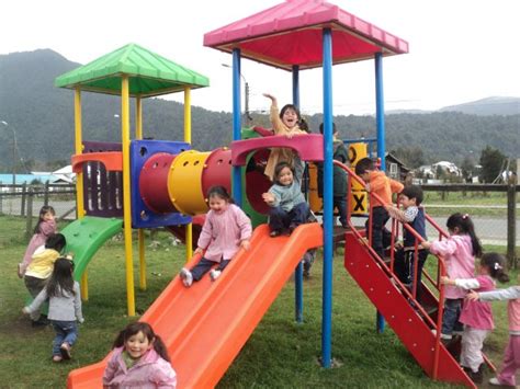 Se debe dibujar en el suelo del patio un tablero similar al que se muestra a continuación. Blog de Puerto Montt: Pie de Foto: Niños y niñas del ...