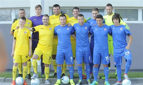 Дина́мо москва́ dʲɪˈnamə mɐˈskva) is a russian football club based in moscow. Dinamo Zagreb voetbalshirts 2016-2017 - Voetbalshirts.com