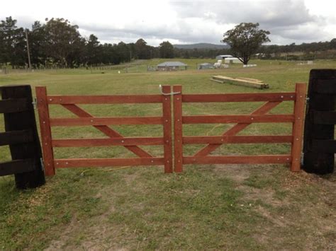 Timber Farm Gates Wolf Rural