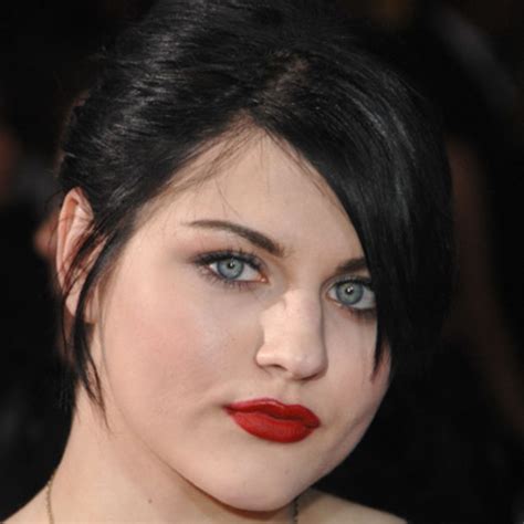 • frances bean cobain singing hallelujah. Frances Bean Cobain - Visual Artist - Biography