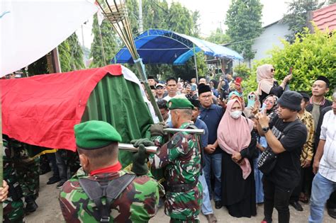 Hadiri Pemakaman Andi Sukri Sappewali Danny Pomanto Beliau Kakak