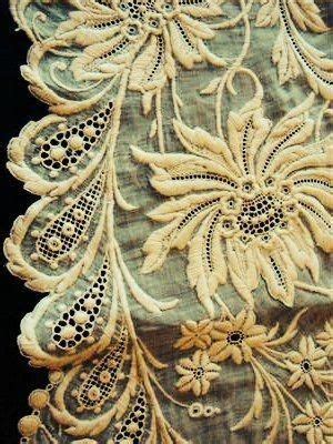 Embroidery is defined as the art of decorating fabrics using a needle and thread, or cloth that has been embroidered. Embroidery Meaning Chinese | Bordado, Tecelagem e Rendas ...