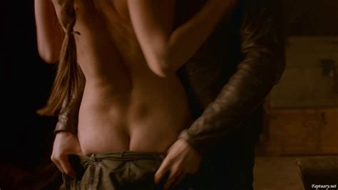 oona chaplin nuda ~30 anni in game of thrones