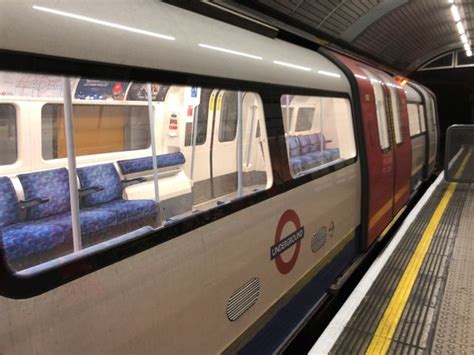 Jubilee Line Suspended After Power Failure As Tfl Unsure How Long It