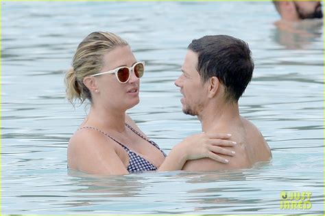 Mark Wahlberg And Wife Rhea Durham Pack On The Pda While On Vacation In Barbados Photo 4006739