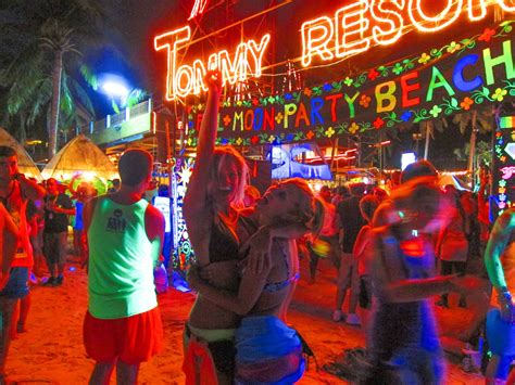The Beginner S Guide To The Full Moon Party In Thailand The Blonde Abroad