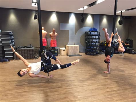 Bungee Dance: a aula fitness inspirada no esporte radical | BOA FORMA
