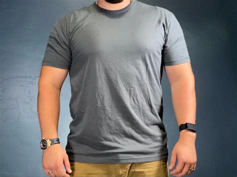 Best T Shirts For Muscular Men Guide The Modest Man