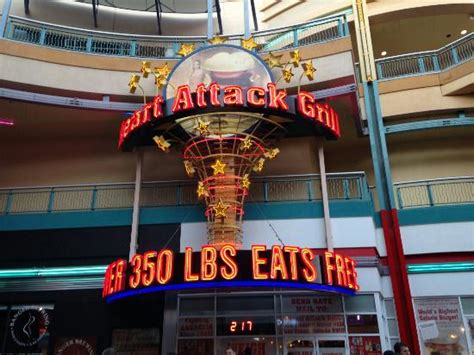 Double cheese burger with bacon - Picture of Heart Attack Grill, Las