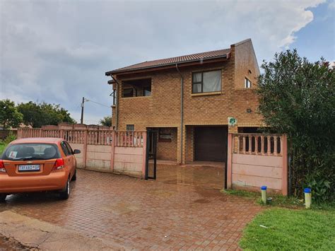 6 Bedroom House For Sale In Palm Ridge Remax Of Southern Africa