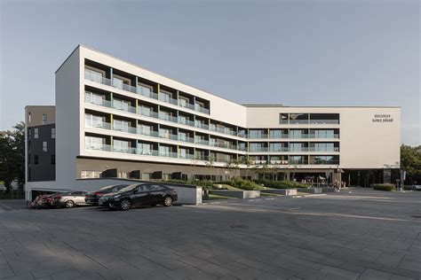 The venue comprises 123 rooms. Jó nagy csavar a modernben - Hunguest Hotel Sóstó a BAHCS ...