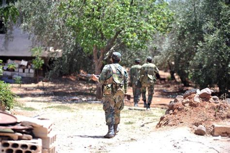 Forces Loyal To Syria S President Bashar Al Assad Walk In Al Ghariya Al Gharbiya In Deraa