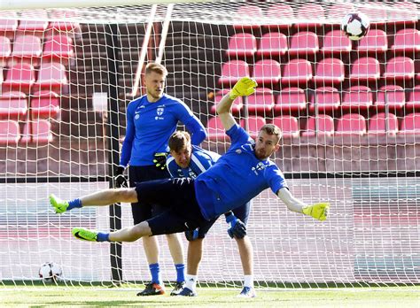 Lukás hrádecky's style of play. Hradecky vaitonainen sopimusneuvotteluista ennen Ukraina ...