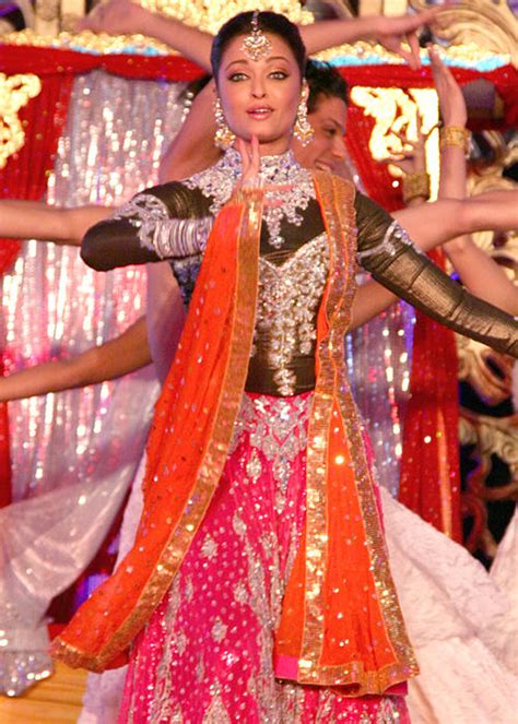 Aishwarya Rai Dancing Performance Still Enhance Beauty Aishwarya Rai