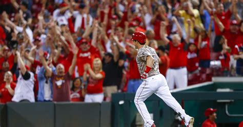 Reds Scooter Gennett Homers 4 Times Ties Mlb Record Cbs News