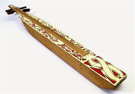 Alat ini berupa sebatang kayu dengan dua senar yang dimainkan dengan cara dipetik seperti gitar. 24 Contoh Alat Musik Petik Tradisional Dan Modern Beserta Gambarnya