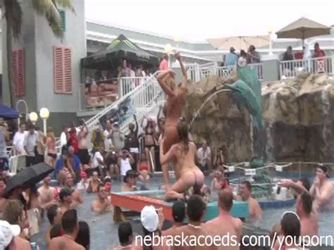 Fun Loving Girls Partying Naked At Pool Party Dantes Club Key West