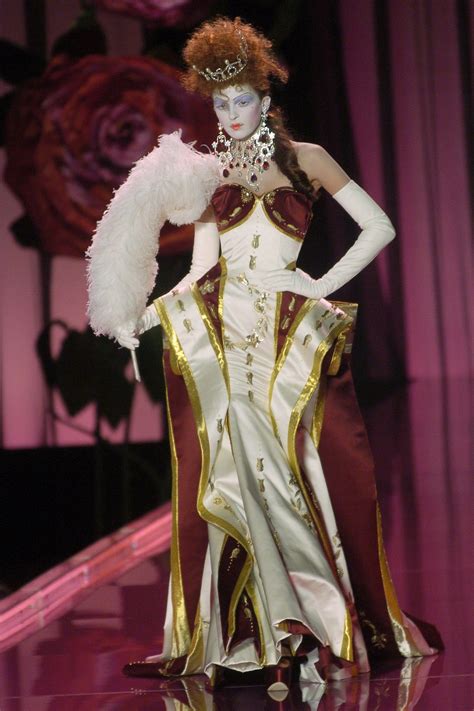Christian Dior Fall 2004 Couture Collection Vogue Dior Couture