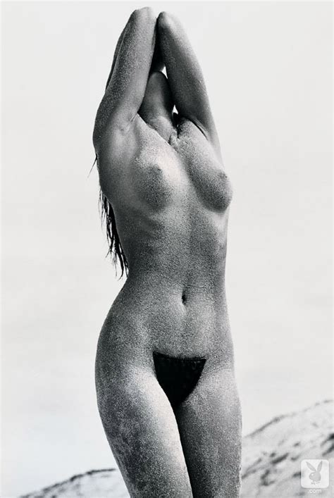 American Model Cindy Crawford Nude Pictures Collection Leaked. 
