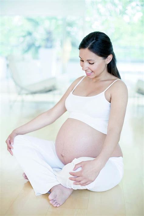 Pregnant Woman Photograph By Ian Hooton Science Photo Library