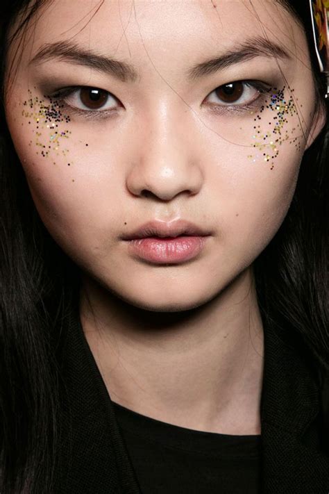 The Makeup Look At Burberry For Fall 2016 Beautyeditorca2016