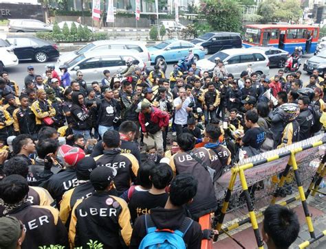 How to use the uber driver app? Uber drivers strike in Indonesia