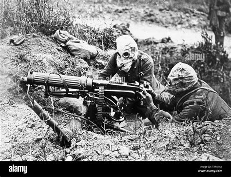 Gas Masks Ww1 Hi Res Stock Photography And Images Alamy