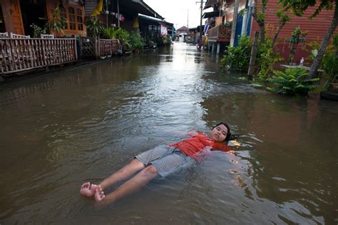 Worst Flooding In Decades Swamps Thailand The Atlantic