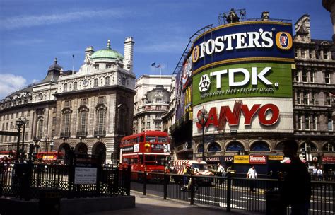 Filepiccadilly Circus 1992 07 Wikimedia Commons