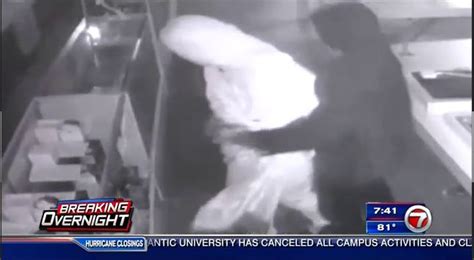 2 Men Break Into Cell Phone Store Steal Electronics Worth Thousands Of Dollars Wsvn 7news