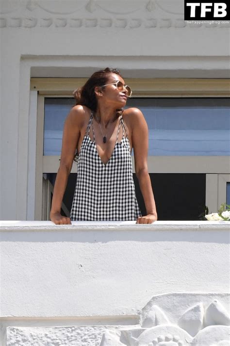 Jasmine Tookes Flashes Her Nude Tit On The Terrace Of The Marinez Hotel In Cannes 12 Photos