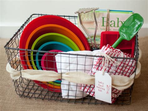 Ideas to make baby shower gift basket. 6 DIY Baby Shower Gift Kit Ideas | DIY