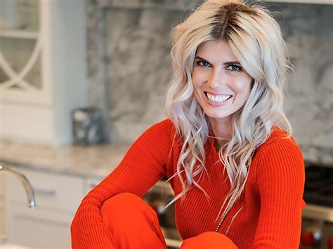 Julianna Zobrist on Overcoming the Pressure to Please Everyone | CBN.com