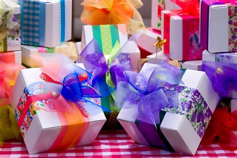 Themed 21st birthday gifts for a milestone celebration act as souvenir and mementos of this life event. Birthday Free Gifts