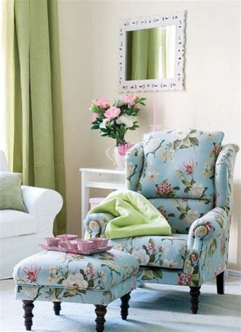 Bold floral pattern fabric cushioning. 20 Timeless And Chic Floral Print Upholstery Ideas ...