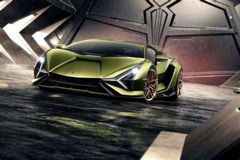 Lamborghinis 18 Billion Fleet Of Cars To Hit The Road By 2030 Gq