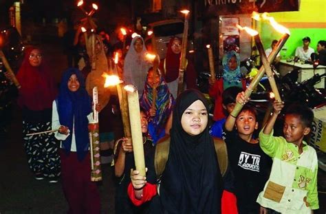 8 Fakta Sejarah Tradisi Membangunkan Sahur Di Indonesia
