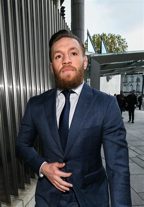 Ufc Star Conor Mcgregor Slows Dublin Traffic While Training On The Road